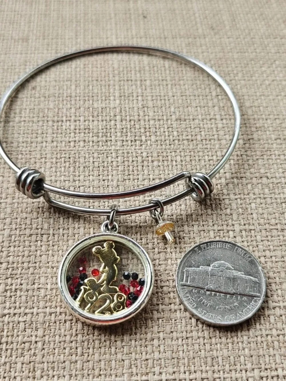 Disney 1928 Special Edition Minnie Mouse Charm Silver Tone Wrist Band Fashion